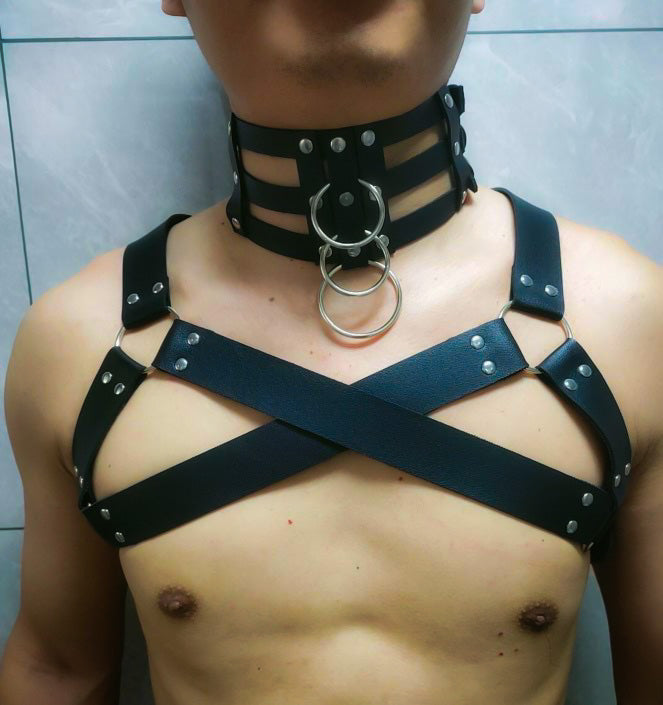 THE SPARTACUS MEN’S LEATHER HARNESS AND GEARS