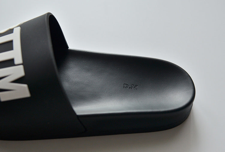 DM MEN’S TOP BOTTOM VERS SLIPPERS