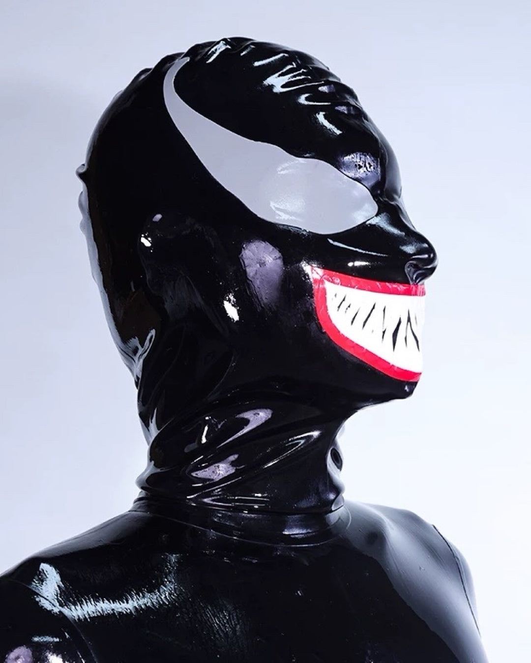 KAMASSTUDIO VENOM LATEX HOOD