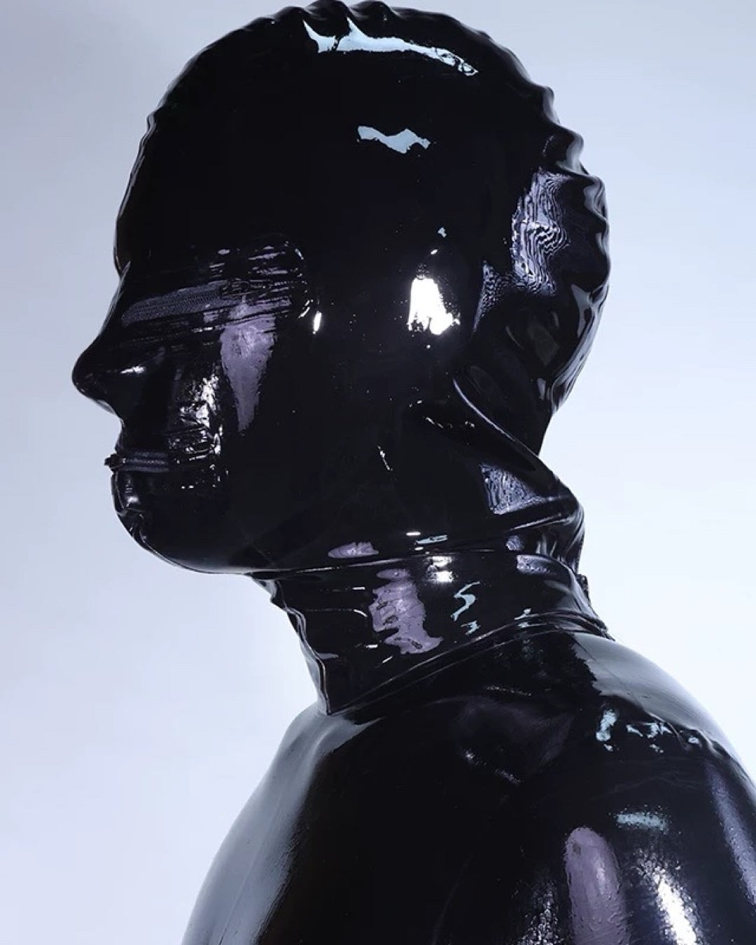 KAMASSTUDIO ZIPPER LATEX HOOD